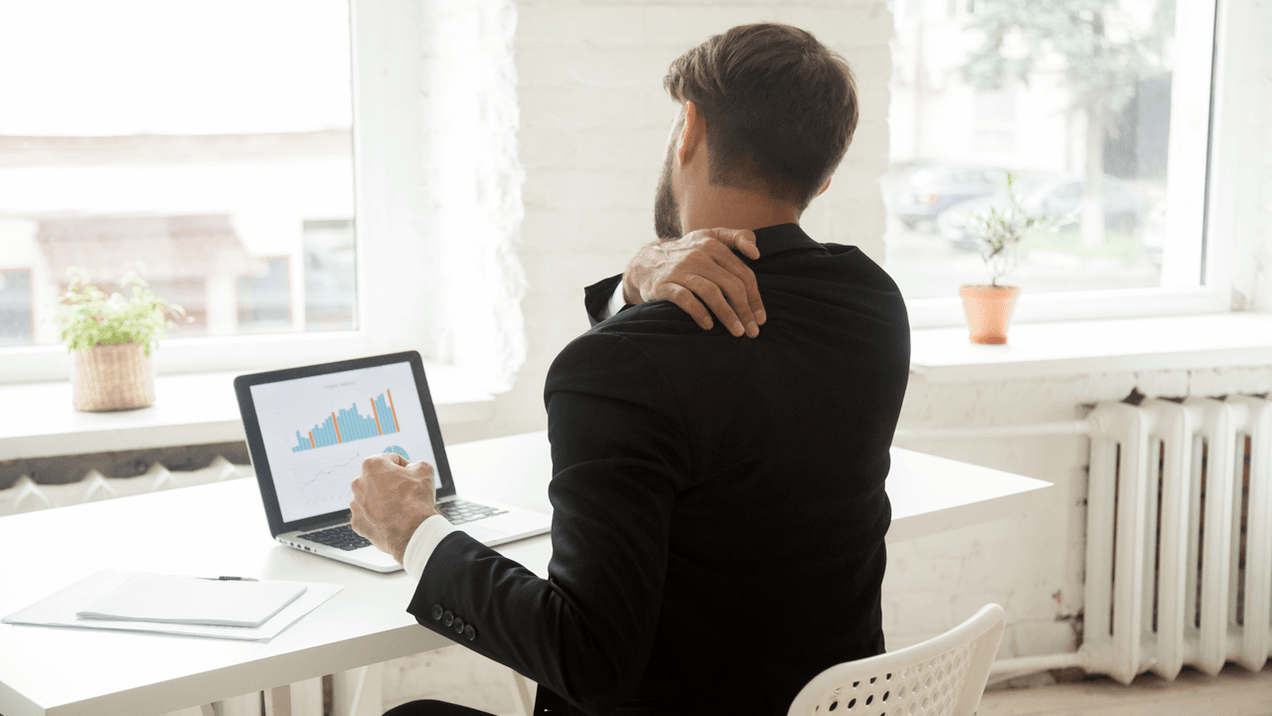 Bolesť chrbta zo sedavej práce v počítači